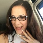 Lesbians kissing, clit vibrator orgasms & spread pussy