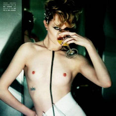 Nude Celebrities - A-Cup Boobs