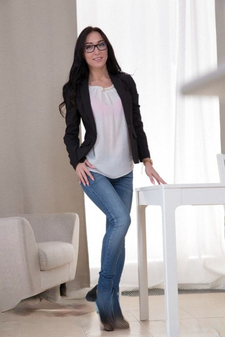 18 Videoz - Nika - Teen in thigh-highs hot fuck